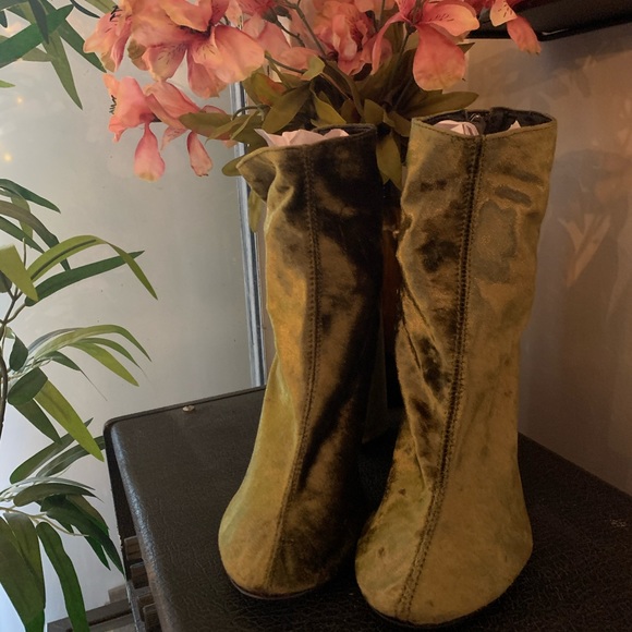 Velvet ankle booties - Picture 2 of 7